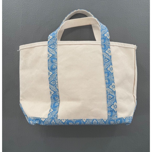L.L. Bean Handbags - L.L. Bean VTG 90s Boat and Tote Bag Med Cream Blue Floral Canvas Beach Coastal